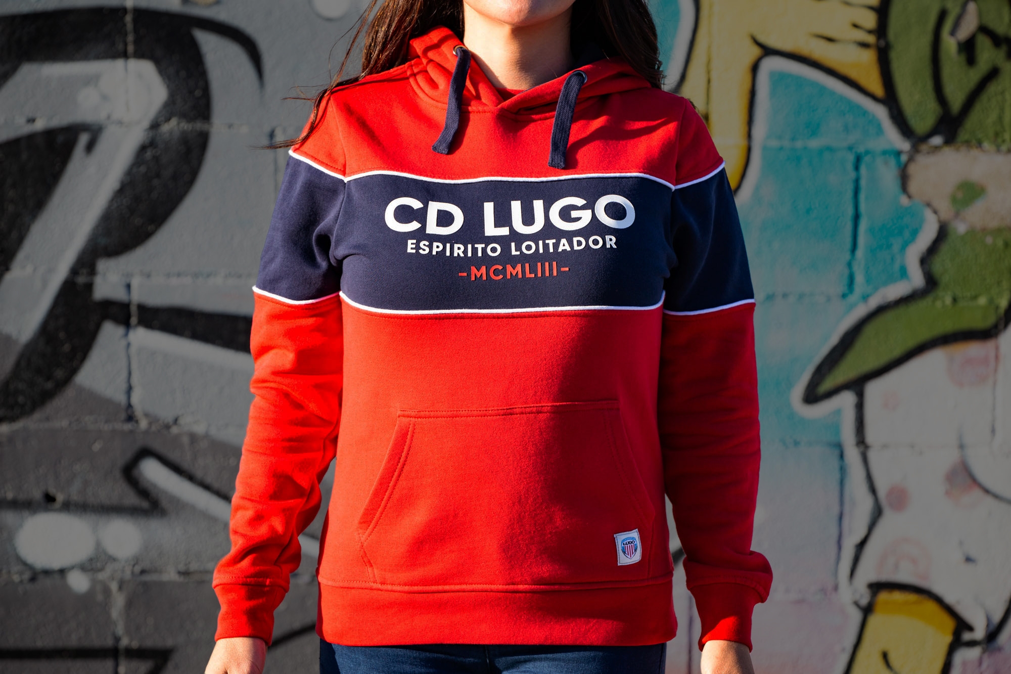 sudadera roja capucha mujer